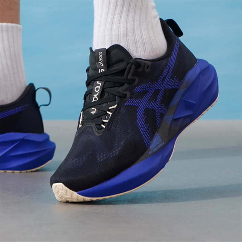 Asics NOVABLAST 5 Siyah Kraliy - Badminton Victory incelemesi ve fiyatı