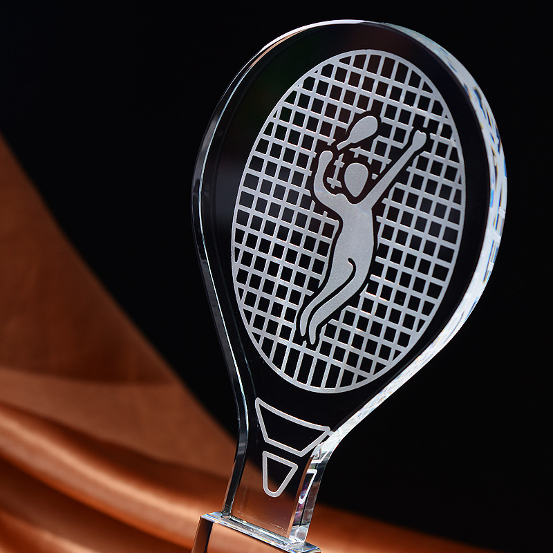 Özelleştirilmiş Kristal Kupa B - Badminton Logo incelemesi ve fiyatı